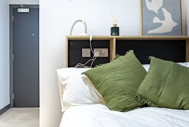 Classic Plus En Suite at Biscuit Factory, 140 Little Donegall Street, City Centre, Belfast, BT12FL - Image 1